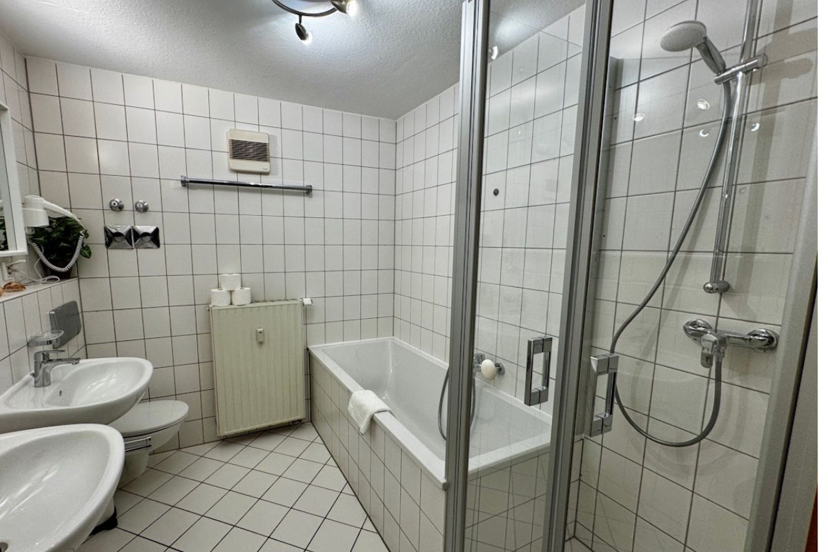 Holiday rental bathroom — original photo